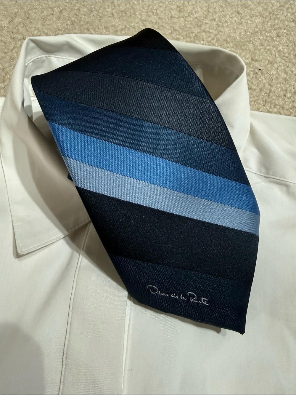 Oscar de la Renta Men's Silk Tie Blue Striped Vintage Logo Necktie